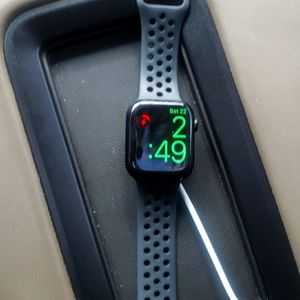 With Apple Watch Nike Series 7 and the built-in Nike Run Club app